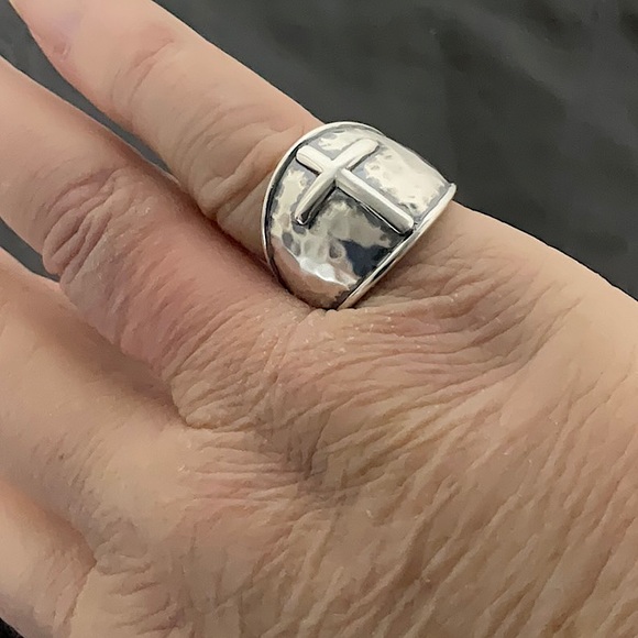 Vtg.(1975) Hammered Sterling Silver Cross Ring W/Wide Cigar Band Width. Size 7 - Picture 7 of 7
